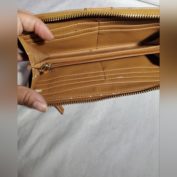 Fossil Wallet Stripped Zipper Closure - Picture 6 of 11